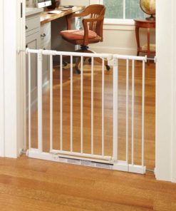 "Easy-Close Gate" North States: The multi-directional swing gate with triple locking system - Ideal for doorways or between rooms. Pressure mount, fit