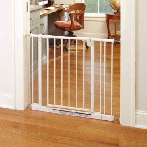 "Easy-Close Gate" North States: The multi-directional swing gate with triple locking system - Ideal for doorways or between rooms. Pressure mount, fit